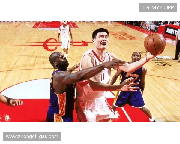 姚明领衔的火箭队与绿衫军的经典对决回顾与分析